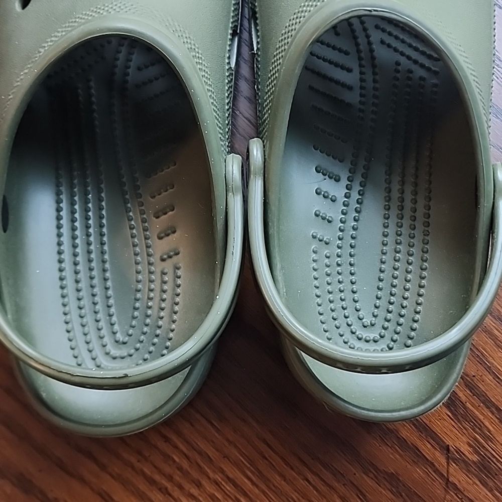 Crocs Classic Clogs Adult Size W11/M9 Green Lightweight - Picture 7 of 8